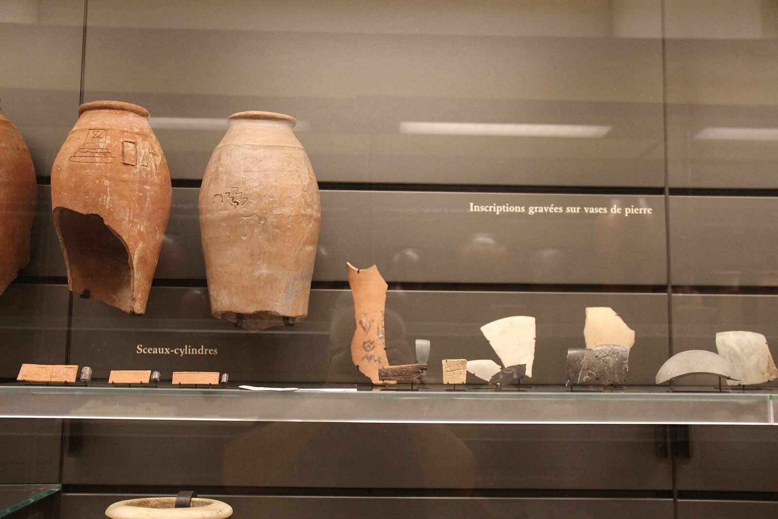 Early Dynastic Egyptian pottery with inscriptions